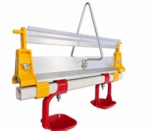 Kit pipettes 105 mètres LUBING
1 pipette tous les 16,6 cm avec ROLLER
comprenant :
- treuil de relevage à manivelle
- suspensions avec poulies
- profil aluminium
- tube carré PVC avec 1 pipette multidirectionnelle tous les 16,6 cm
- 1 godet récupérateur par pipette
- 1 anti-perchage roller
- 1 réducteur de pression réglable
- 1 fin de rampe avec boule de niveau
