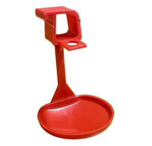 Récupérateur d'eau pour lignes pipettes
Se fixe sur le tube carré 22 x 22 mm
Evite ainsi que l'eau tombe au sol dans le poulailler

Fixation rapide par cran sur le collier

Coupelle de récupération 65 mm sous le tube
Dimensions de la coupelle : 65 x 65 mm